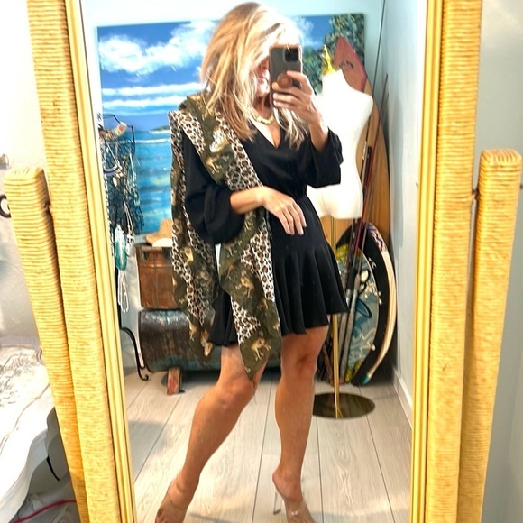 The Impeccable Pig,USA,Adorable V-Neck Mini Dress w/Elastic Waist,Classic Black - Picture 5 of 10